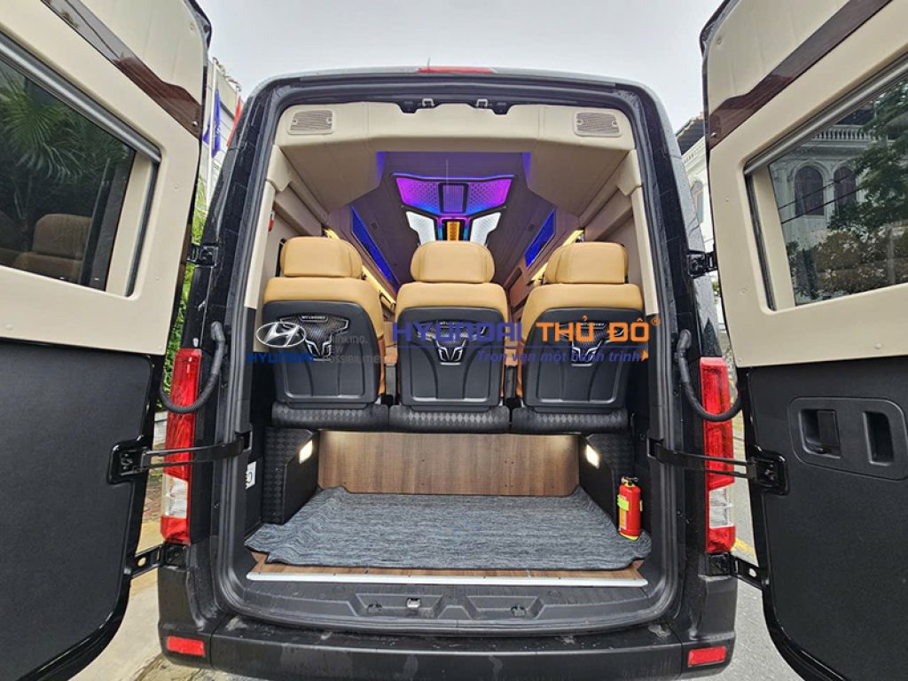 Xe Solati Limousine Bản 10 Chỗ Hạng Thương Gia 2026: Giá Tốt T6/2026