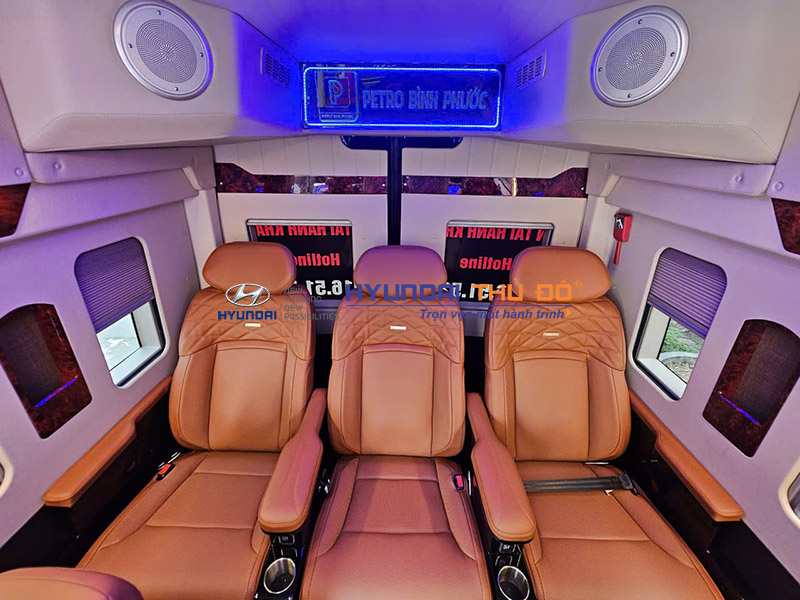 Chi tiết ghế VIP massage Air và cổng sạc USB